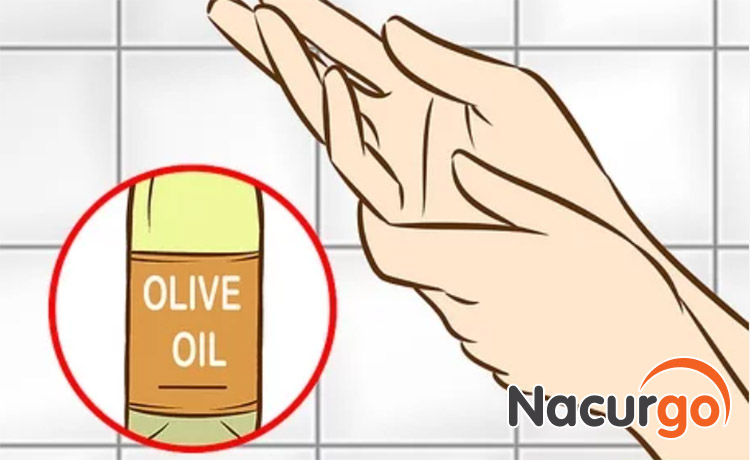 Bạn có thể bôi dầu oliu