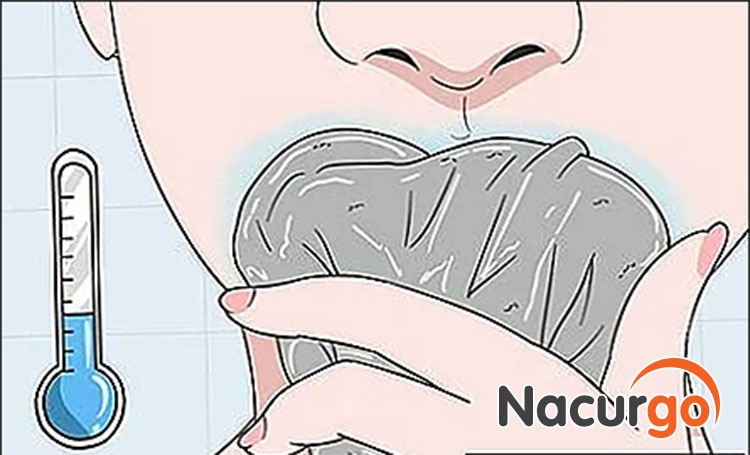 Làm mát môi với nước sạch, mát trong 15 đến 20 phút