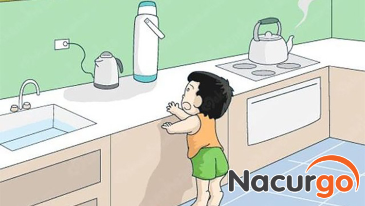 Bỏng nước sôi là tai nạn tiềm ẩn có thể xảy đến với trẻ nhà bạn