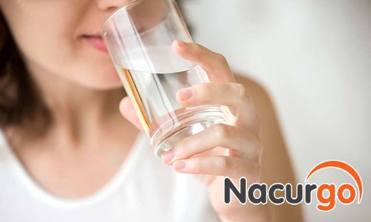Chuyên gia khuyên bạn nên uống nhiều nước để bỏng dạ mau lành hơn
