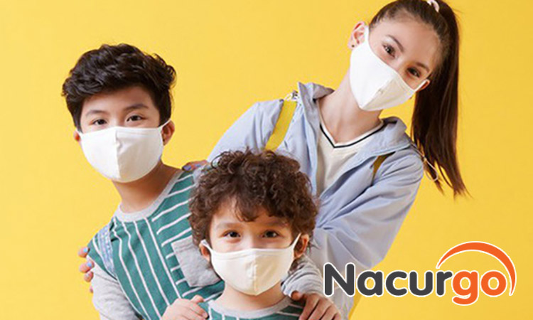 Cho trẻ đeo khẩu trang và hạn chế tụ tập nơi đông người để phòng ngueaf nguy cơ bỏng dạ