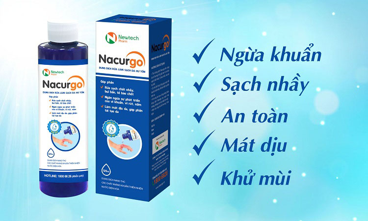 Làm sạch vùng da mặt có tổn thương hở bằng dung dịch Nacurgo